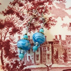 Pretty art glass dangling pierced earrings faceted blue swirl